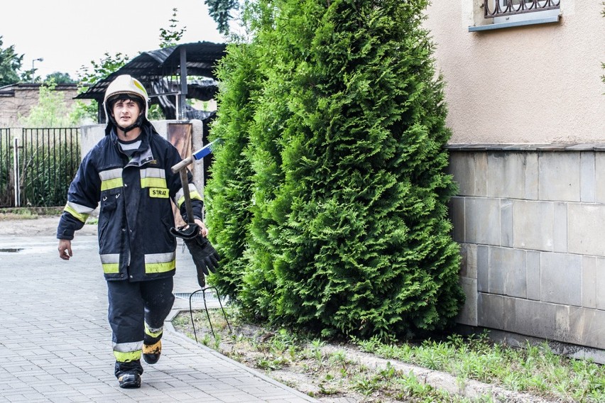 Pożar śmieci za pocztą we Wronkach [FOTO]