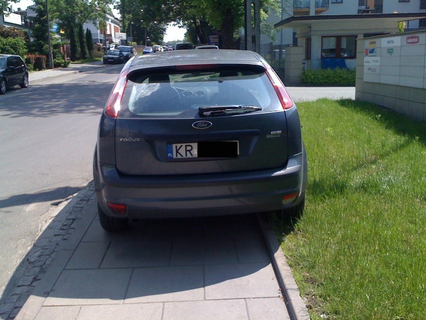 Kraków: Mistrzowie parkowania znowu w akcji [NOWE...