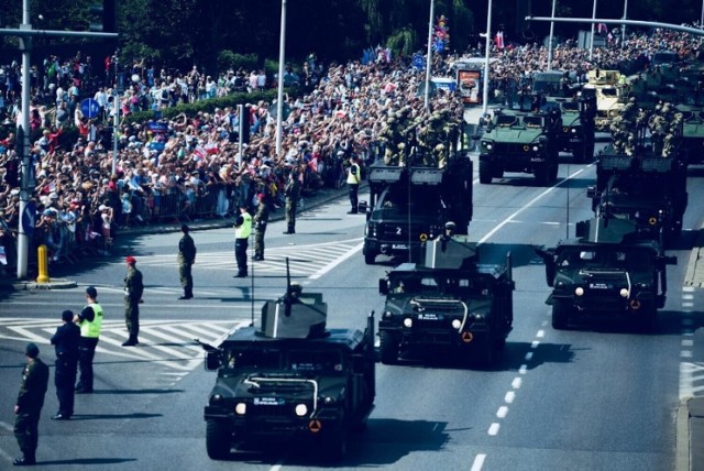 Czołgi, myśliwce i 2 tys. żołnierzy. Do Warszawy wraca wielka defilada