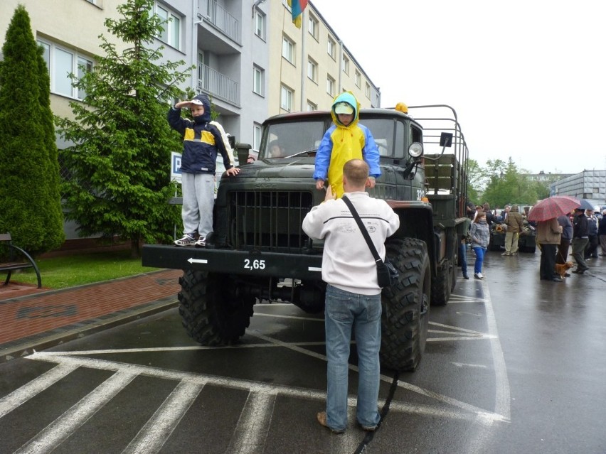 Zlot Pojazdów Militarnych Wapienniki 2012: Parada i pokaz w Radomsku [ZDJĘCIA+FILM]