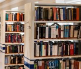 Malbork. Miejska biblioteka przeżyła "nalot" czytelników. W ciągu tygodnia wynieśli z niej 2500 książek