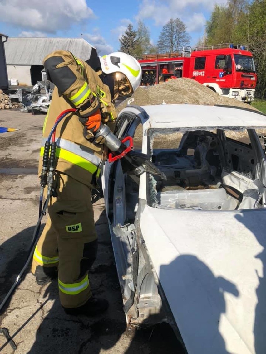 W ostatnich dniach strażacy realizowali ćwiczenia z zakresu ratownictwa technicznego i pożarów wewnętrznych
