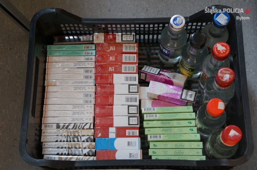 Bytom: Kontrabanda - ponad 40 litrów alkoholu, 1380 paczek papierosów i 2,5 kg tytoniu