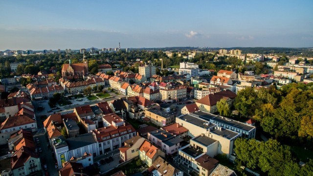 To kolejny krok w kierunku poprawy jakości powietrza w naszym mieście. To także szansa na zmniejszenie emisji i efektywniejsze zużycie energii. Troszczymy się o środowisko, walczymy o czyste powietrze od lat. Nie ustajemy w działaniach - mówi prezydent Wodzisławia Śląskiego, Mieczysław Kieca.