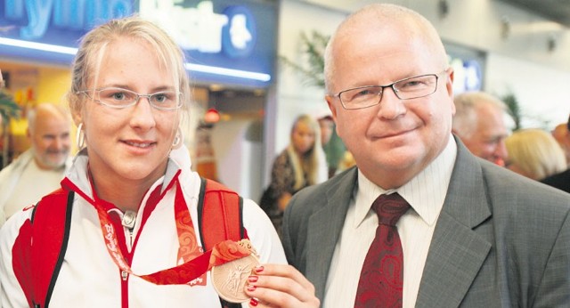 Jerzy Sokół witał medalistkę z Pekinu Agnieszkę Wieszczek