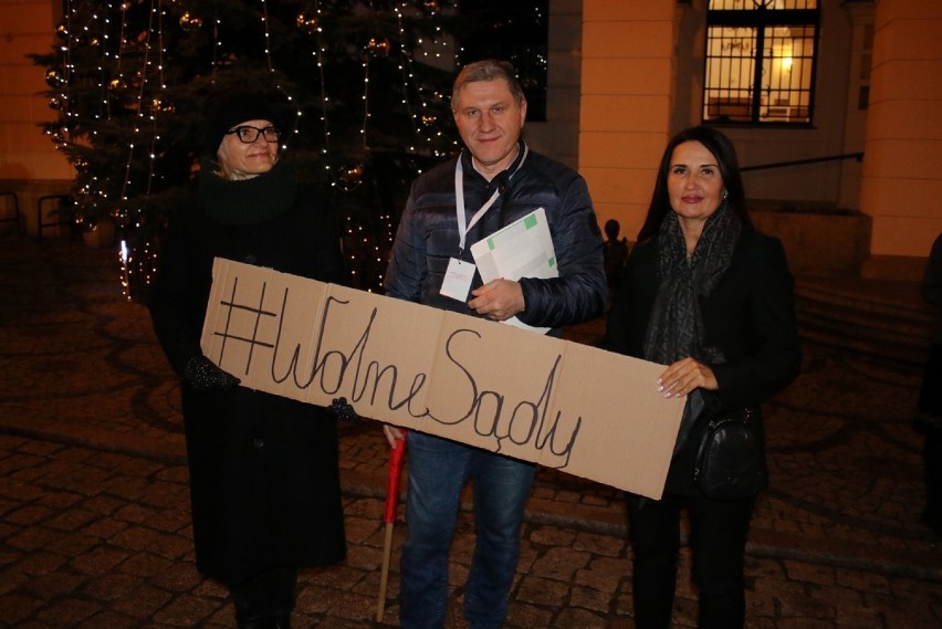 Głogowianie dołączyli do protestów w obronie wolnych sądów