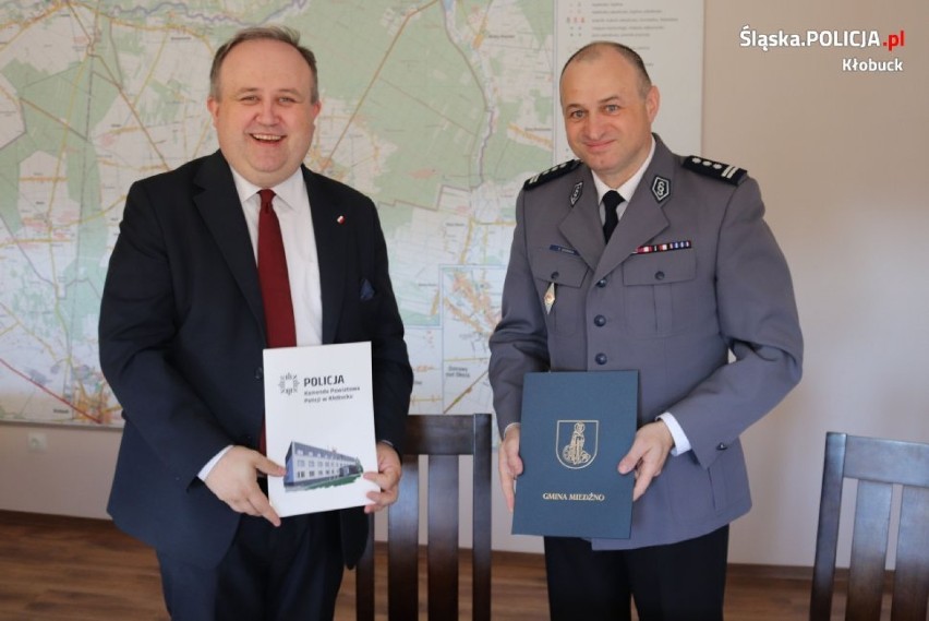 Posterunek Policji w Miedźnie coraz bliżej. Gmina przekazała ziemię