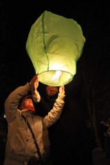 Rocznica katastrofy smoleńskiej w Gdańsku: W niebo poleci 96 lampionów [ZDJĘCIA / FILM]