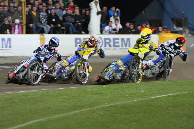 Jakub Jamróg (niebieski kask) nieźle jeździł w finale