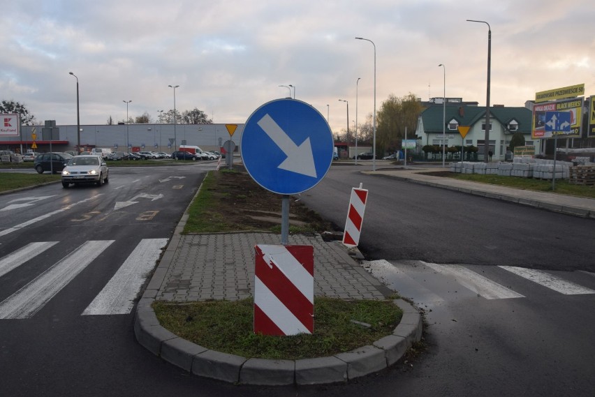 Ulica Popiełuszki w Wieluniu jest przejezdna, ale to nadal plac budowy [FOTO]