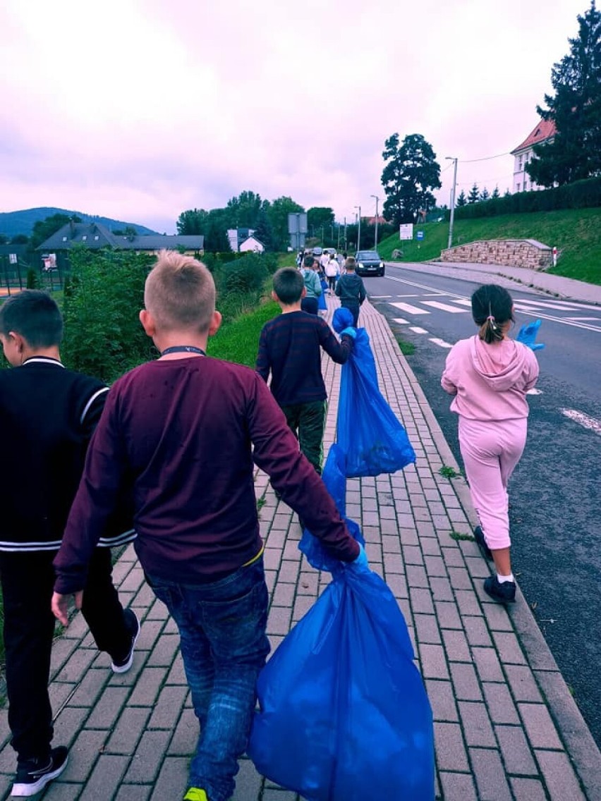 Gmina Radków sprząta świat. 28. Akcja Sprzątanie Świata.