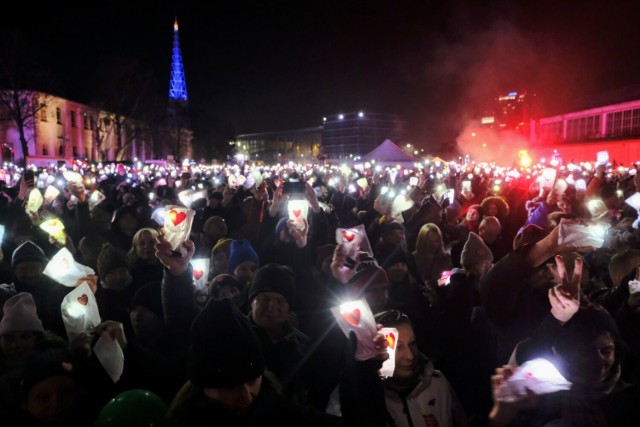 Poznaniacy w nietypowy sposób wysyłają swoje "Światełko do nieba".

Zobacz zdjęcia --->