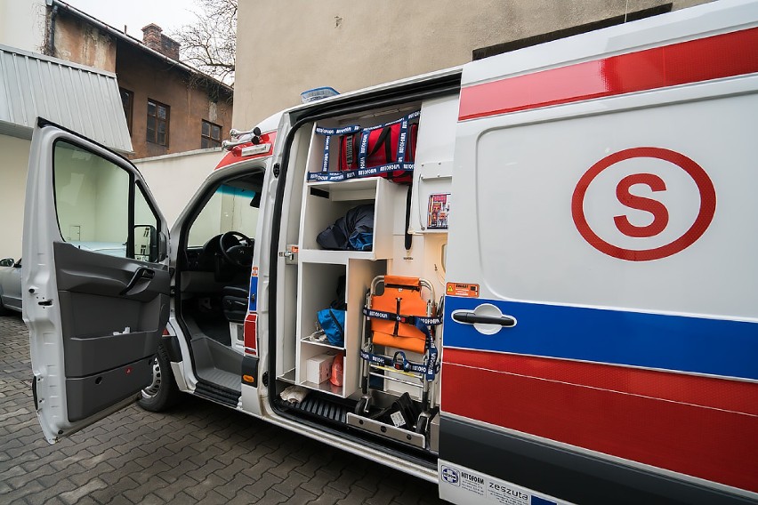 Nowy Sącz. Nowy ambulans pogotowia ratunkowego [ZDJĘCIA, WIDEO]