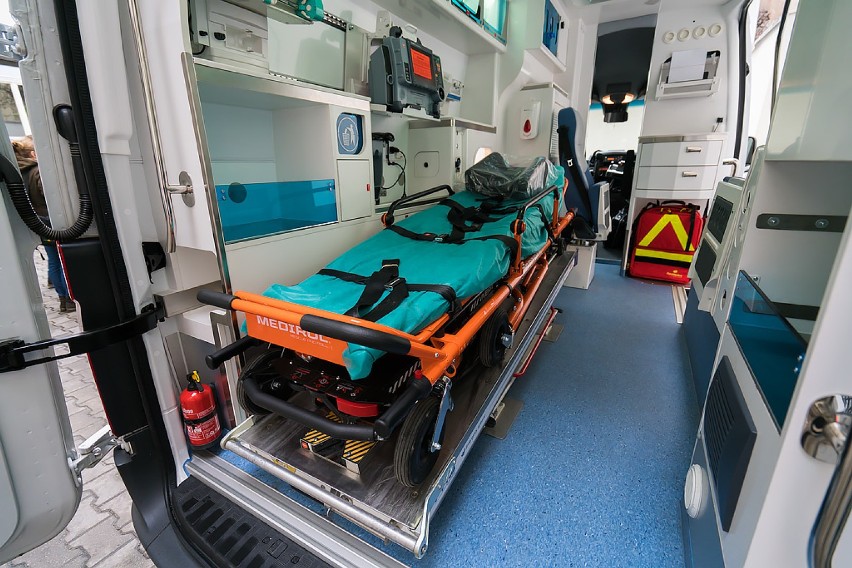 Nowy Sącz. Nowy ambulans pogotowia ratunkowego [ZDJĘCIA, WIDEO]