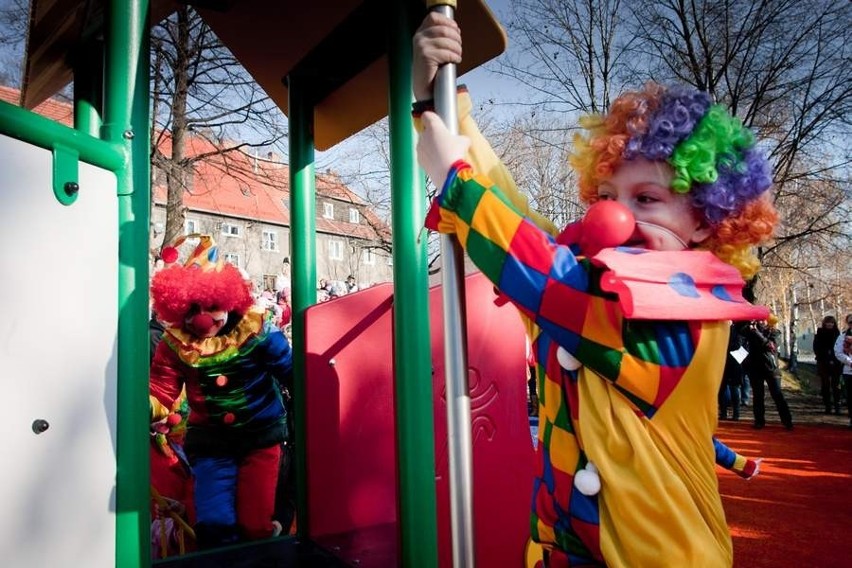 W Wałbrzychu jest nowy, bezpieczny plac zabaw