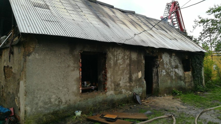 Pożar w Rychnowie. Spłonął dom w centrum wsi