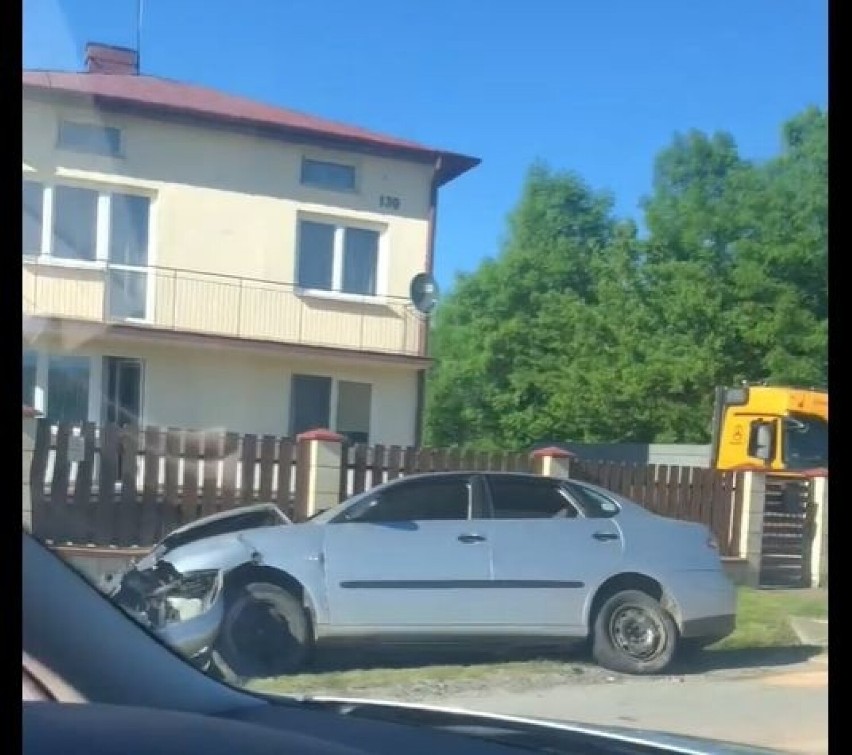 Kraksa w Kielcach. Nietrzeźwy stracił panowanie nad kierownicą. Zobacz zdjęcia