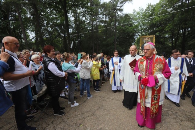 Piekary Ślaskie - pielgrzymka kobiet i dziewczat