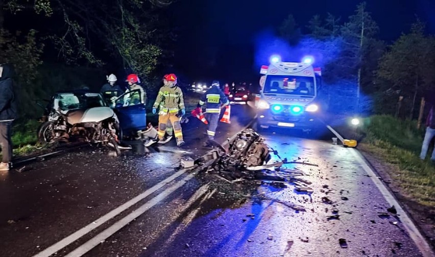 Bukowina. Czołowe zderzenie Audi A7 ze Skodą Fabia. Jeden z uczestników poważnie ranny.