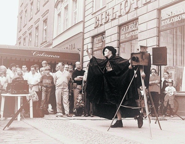 Wrocławski teatr Na bruku przyjedzie do Nowego Sącza ze spektaklem w konwencji niemego kina