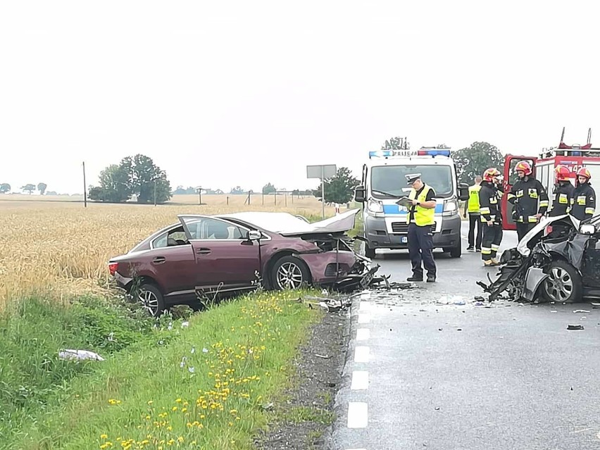 Wypadek na drodze Grudziądz-Chełmno. Czołowe zderzenie. 6 osób poszkodowanych w tym dziecko [zdjęcia]