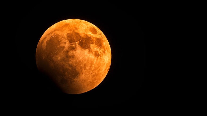 Wyjątkowe zjawisko astronomiczne. Truskawkowa pełnia księżyca nad woj. lubelskim (5. 06. 2020)