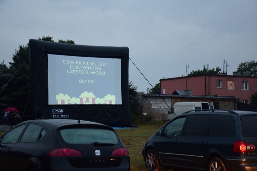 Seanse kina plenerowego w Stegnie rozpoczęte. Pierwsze pokazy filmowe za nami