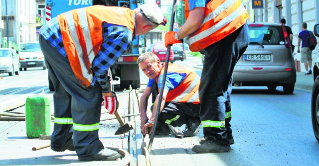 Remont torowiska ma zapobiec wybrzuszaniu szyn przynajmniej do wiosny 2012 roku