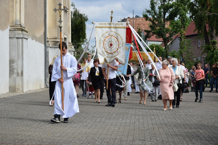 Procesja eucharystyczna dookoła kościoła - 14 czerwca 2020