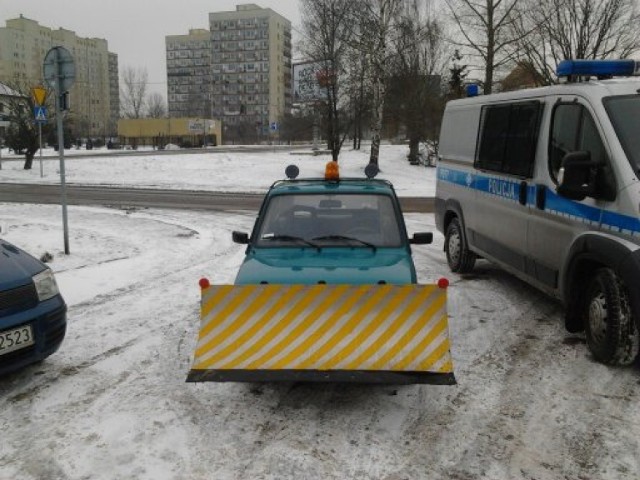 Chorzów - maluch pług na ulicy