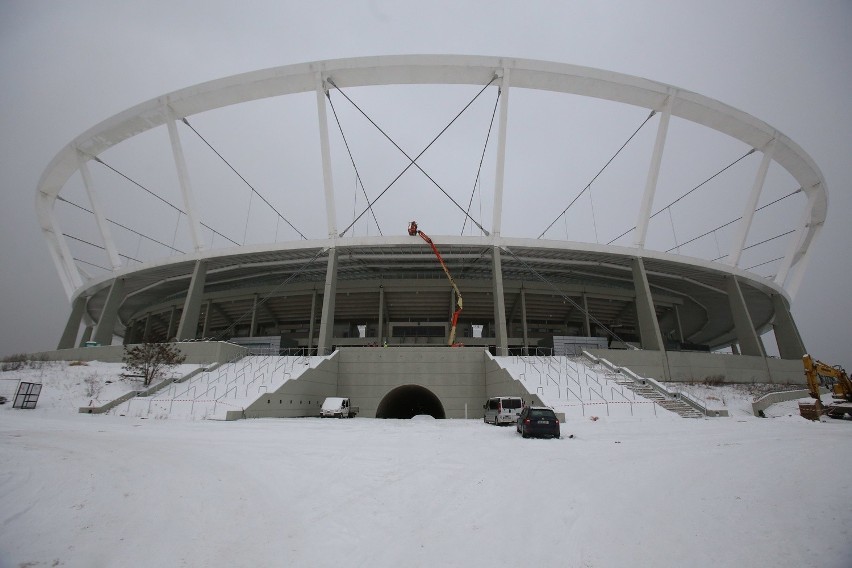 Odśnieżanie dachu Stadionu Śląskiego