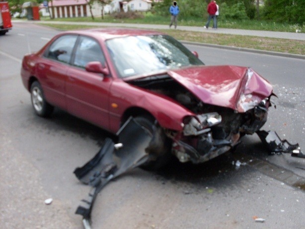 Wypadek w Koninie. Zderzyły się dwa samochody