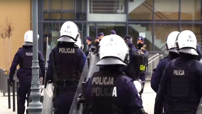 Hip-hopowa grupa z Głogowa nagrała klip o protestach „Polaku dawaj z nami”  