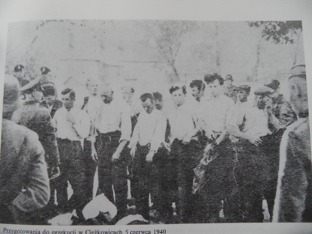 Przygotowanie do egzekucji w Ciężkowicach 5 czerwca 1940 roku