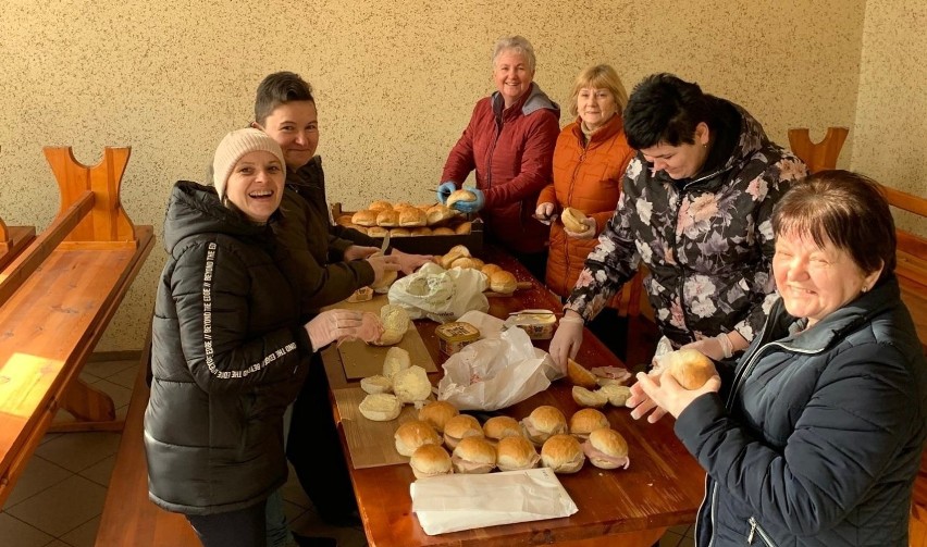 Tysiące, a może nawet miliony kanapek dla uchodźców z Ukrainy