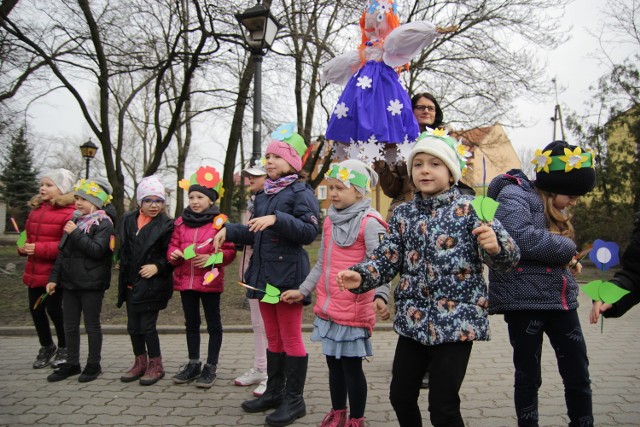 Mocno hałaśliwe wypędzanie zimy w Łęczycy