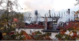 Ogromny pożar domu wielorodzinnego w Piechowicach. Strażacy gasili budynek przez 10 godzin [WIDEO]
