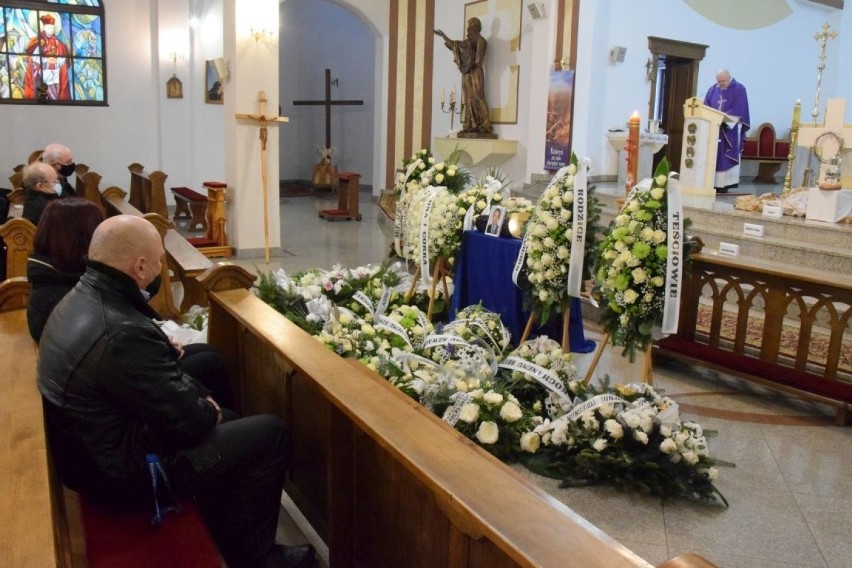 Pogrzeb Marcina Cieśli ze Starachowic, który przegrał z nowotworem. Pożegnali go rodzina, przyjaciele i znajomi (WIDEO, ZDJĘCIA) 