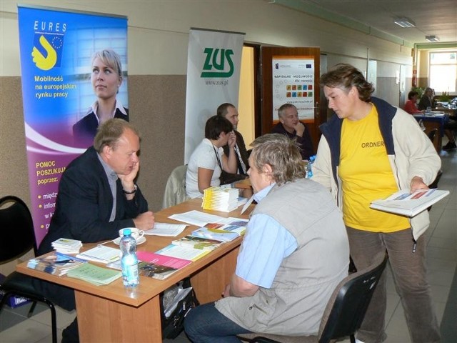 Powiatowy Urząd Pracy w Zduńskiej Woli otworzył w środę drzwi dla osób poszukujących pracy za granicą