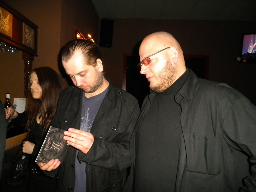 Krzysztof Maryniewski prezentuje płytę swojej kapeli basiście eM, Arturowi Olkowiczu