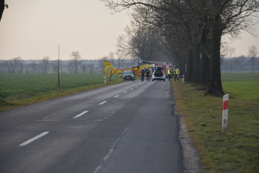 Groźny wypadek na trasie Gniezno-Niechanowo, potrącenie. Lądował śmigłowiec  LPR