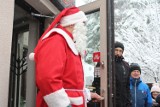 „Dolinkę” w Olkuszu odwiedzili święty Mikołaj i alpaki. Świąteczne spotkanie mieszkańców osiedla Młodych. Zobacz zdjęcia 