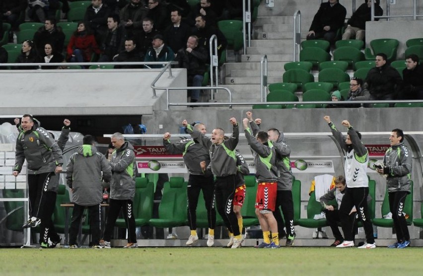 Śląsk Wrocław przegrał z Koroną Kielce 1:2. Zobacz...