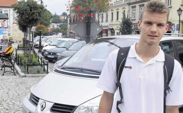 Zaparkowanie w centrum to duży problem - mówi Filip Fasuga, któremu podoba się pomysł radnego