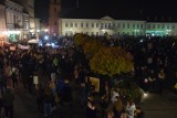 "Piekło kobiet" na rynku w Oświęcimiu. Kilka tysięcy osób protestowało. Do kobiet dołączyli kibice Unii Oświęcim 28.10 [ZDJĘCIA]