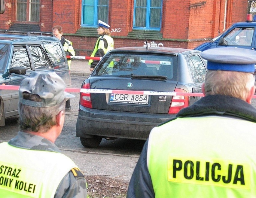17 marca 2004 roku - policja znajduje samochód Aleksandry...