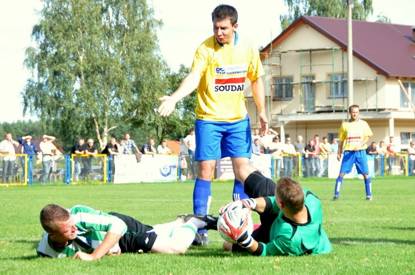 Mecz Amator Kiełpino - GKS BS Sierakowice na zdjęciach