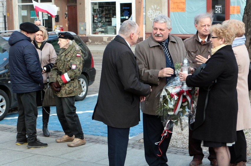 Dziś (10 kwietnia), o godzinie 8.41, minutą ciszy oraz...