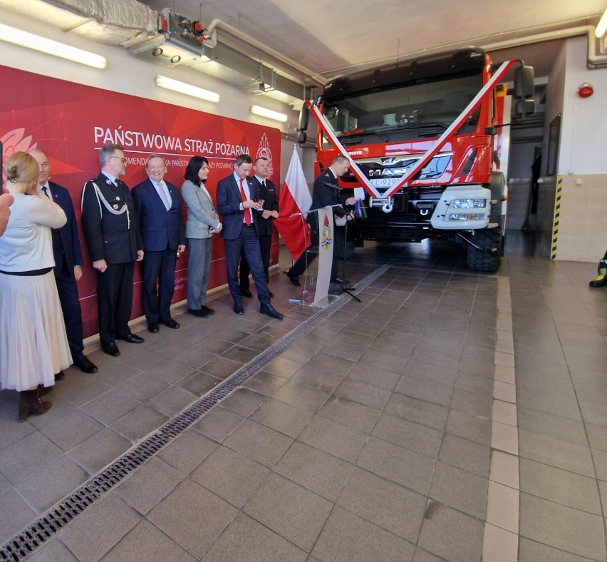 Chełmscy strażacy mają nowy samochód ratowniczo - gaśniczy za ponad milion złotych (ZDJĘCIA)