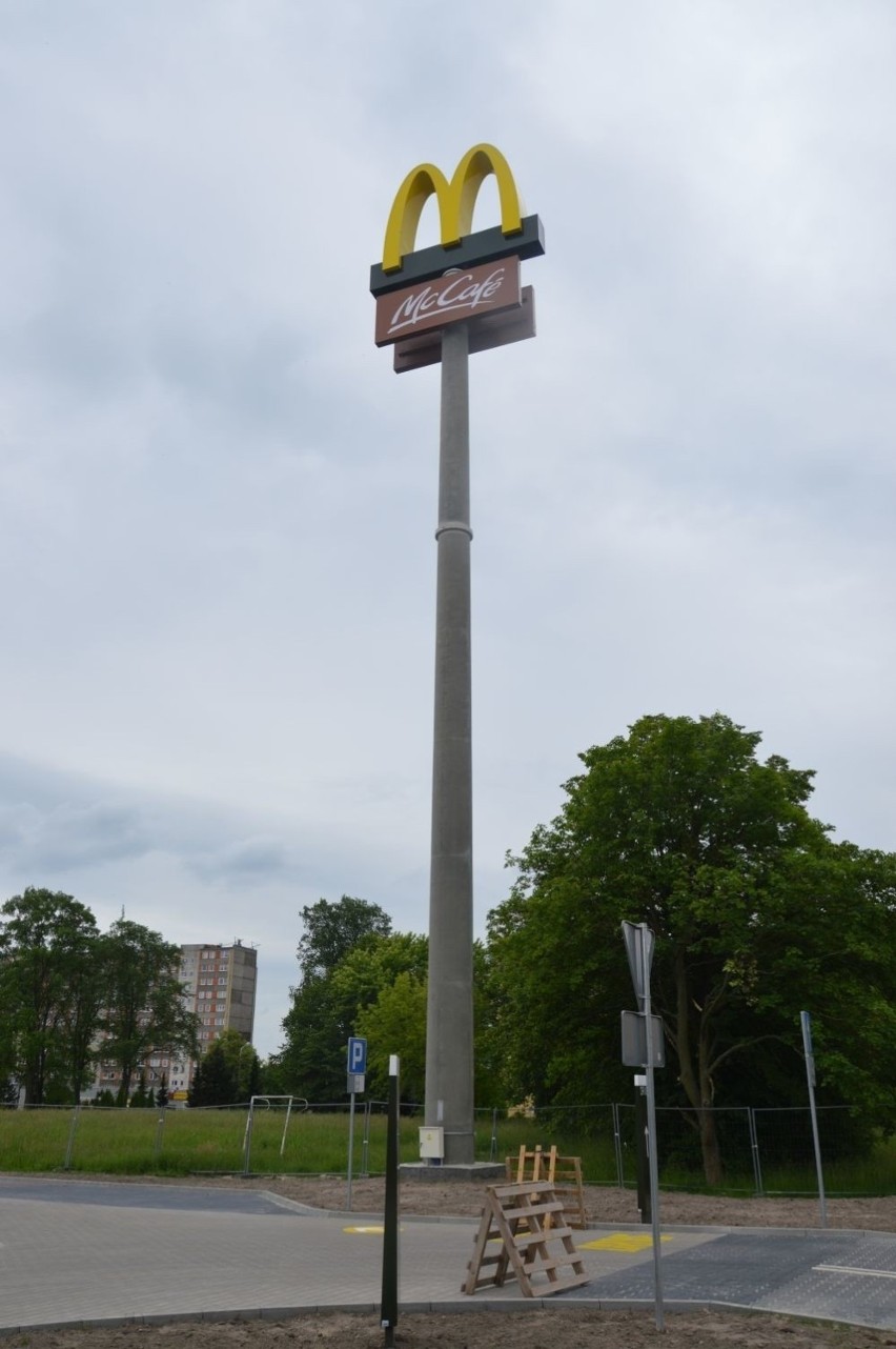 Budowa skarżyskiego McDonald's na finiszu. Już urządzają restaurację (ZDJĘCIA)